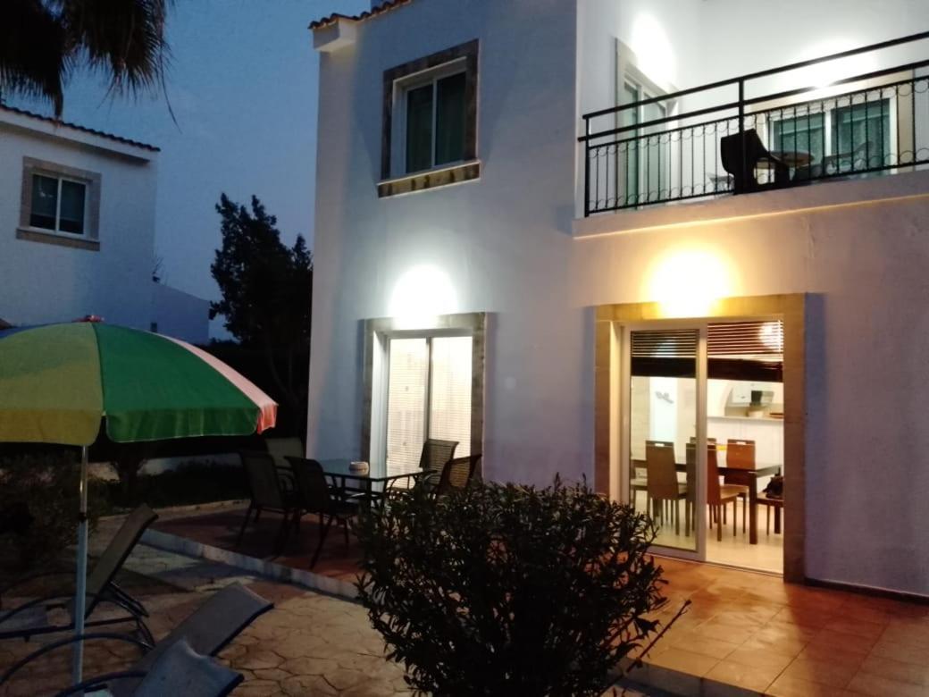 Villa Chrysanthemum 尼奥克瑞奥 外观 照片
