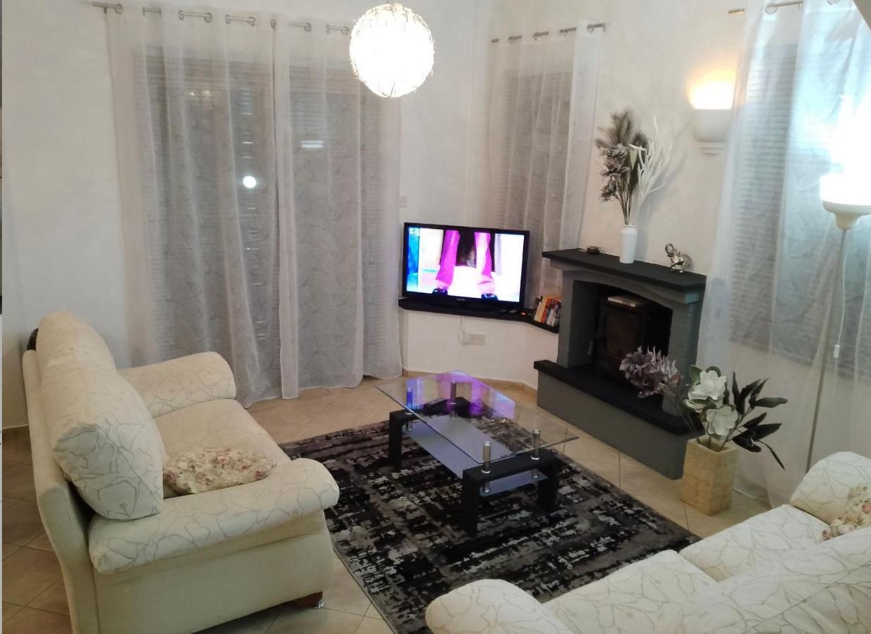 Villa Chrysanthemum 尼奥克瑞奥 外观 照片